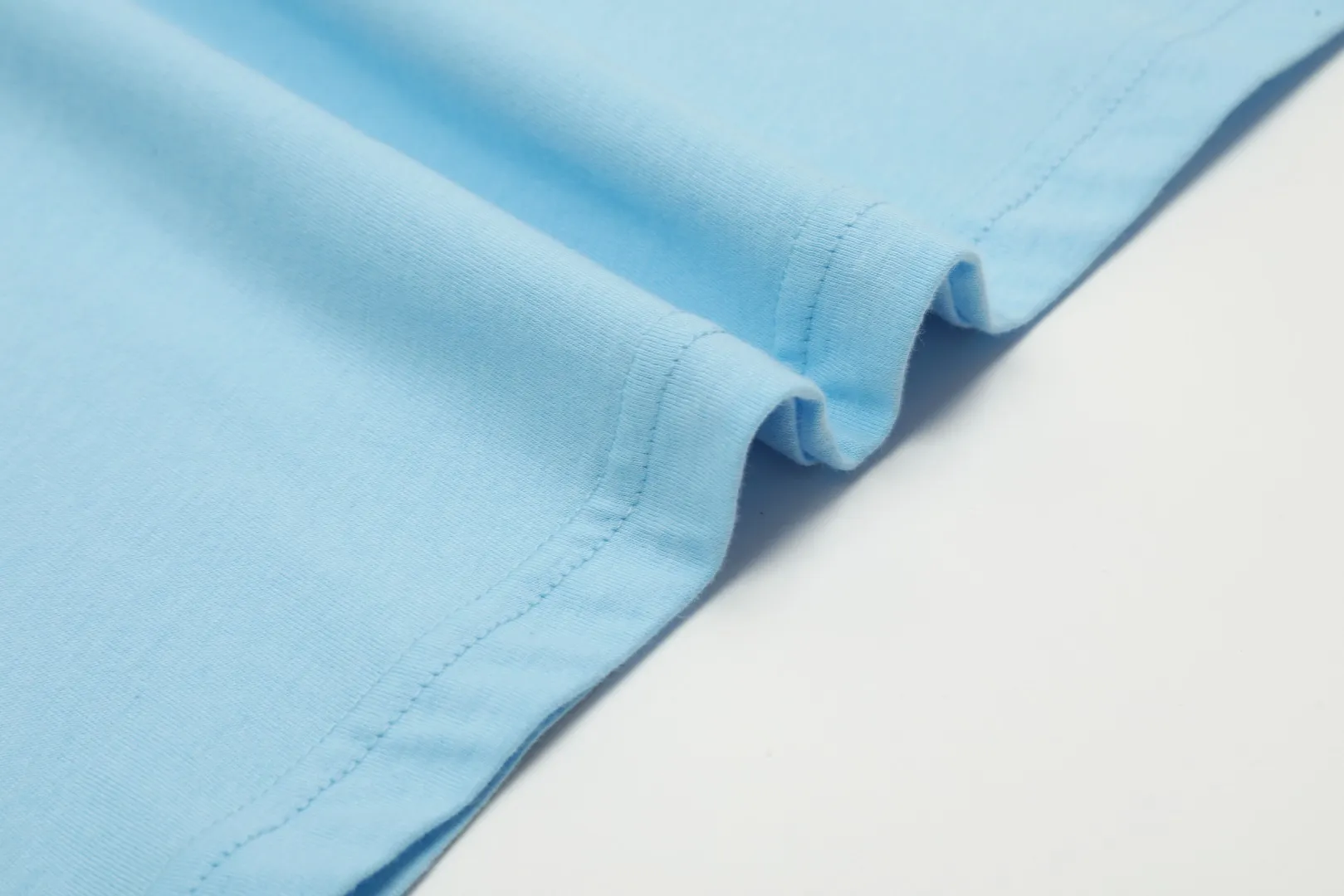 🅿️116 "Top quality" Style number: DS003# (not off the shelves all year round) [Ralph Lauren classic pony embroidered round neck basic short sleeves] ✅Ralph Lauren Ralph Lauren classic basic versatile round neck short sleeves ✅Main supplier platform live broadcast Wholesale entities Replenish when out of stock Not off the shelves ✅ZP quality 1:1 version Scan the code to enter the GF website Z cabinet quality ✅26 pieces of 180g hydrophilic toner 100% cotton fabric, comfortable and soft, strong breathability, high-end, cost-effective, good quality needless to say ✅Restore the original version, the maximum size can be worn up to 210 pounds, loose, comfortable and stress-free ✅Work wear, life wear, suitable for various occasions, must-have recommendation for couples Size: Powder white dark gray blue label light gray white label